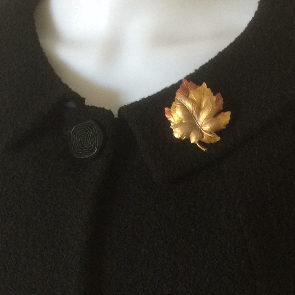 Maple leaf brooch. - Picture 6 of 6